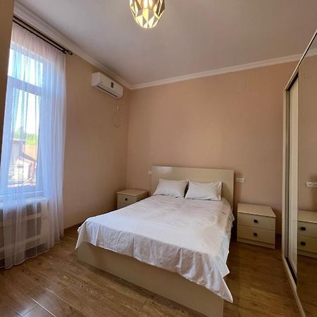 Guest House Mtani Near Colchis Fountain Kutaisi Bagian luar foto